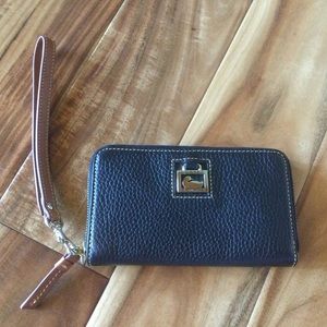 ✔️ New Dooney & Bourke Pebble Grain Zip Around Wristlet Wallet Black